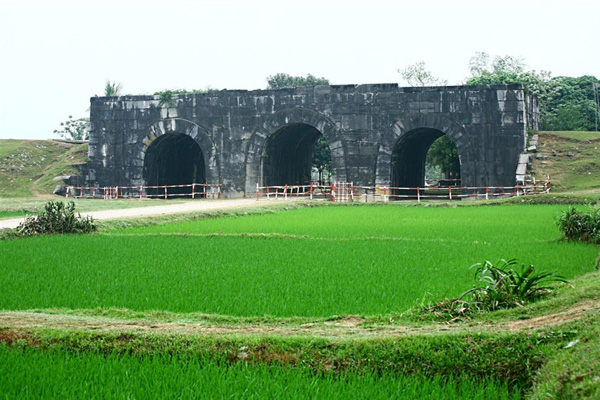 Thành nhà hồ