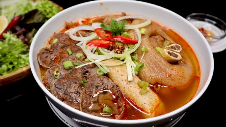 Bún bò giò heo Huế