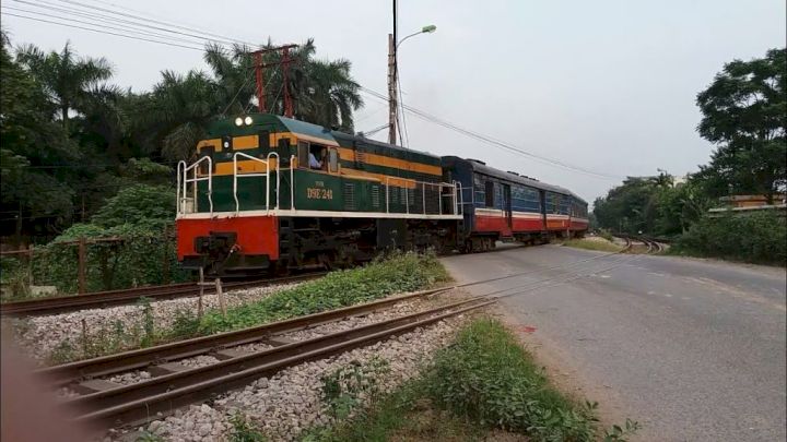 Di chuyển bằng tàu hỏa từ Hà Nội đến Thái Nguyên