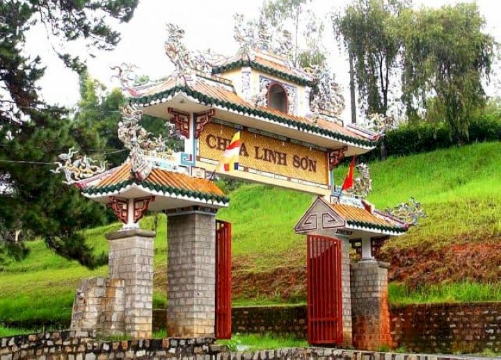 Chùa Linh Sơn một trong những ngôi chùa lớn và lâu đời nhất Đà Lạt