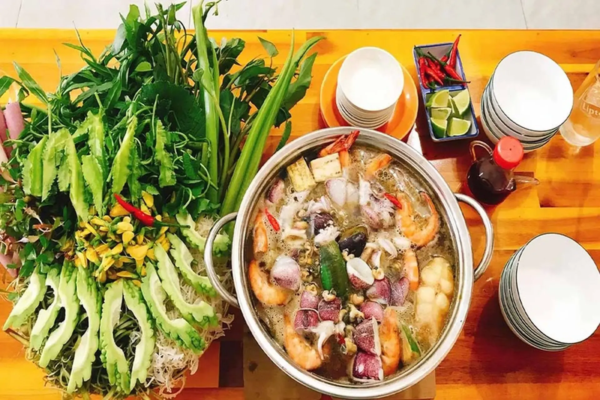 Lẩu mắm là món không nên bỏ qua khi đã đến thủ phủ miền Tây